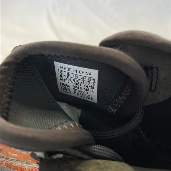Yeezy main image 5
